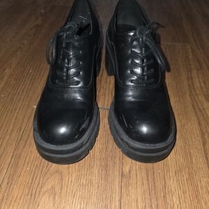 Platform Lace-Up Oxfords in Black
